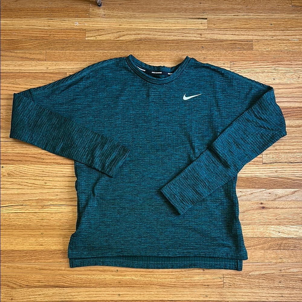 Nike Women’s Long Sleeve Workout top Size Small